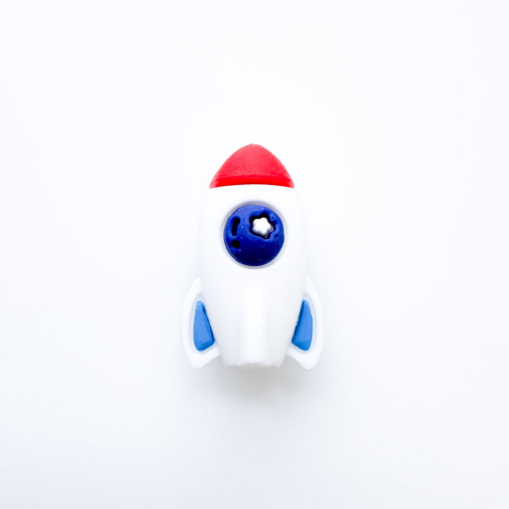 1 breloque Petit astronaute au choix