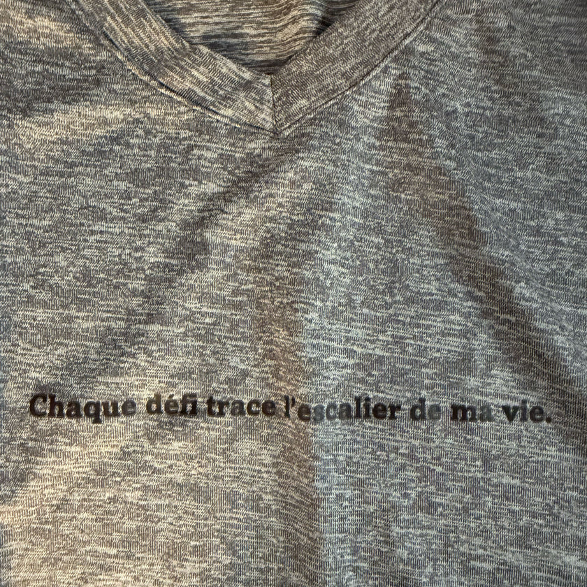 Chaque défi trace l'escalier de ma vie - Gris